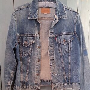 Classic Blue Denim Jacket Levis. There Are No Side Pockets.